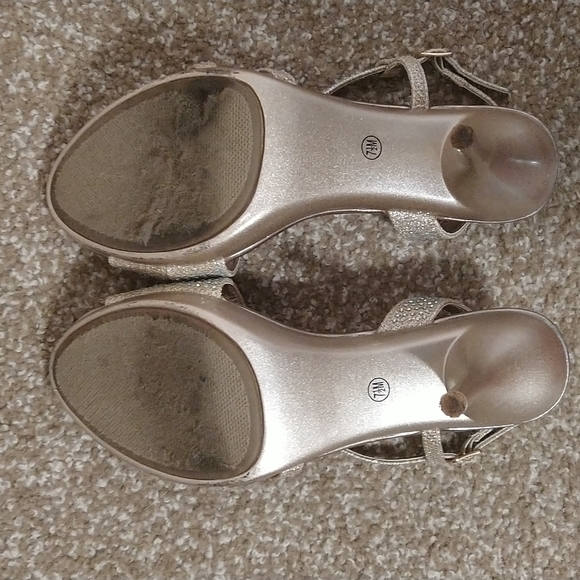 Silver slipper, Gold sparkling 2 in heals - Picture 7 of 9